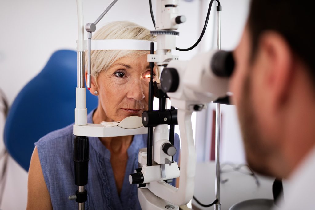 cover - image - What is the difference between an optometrist and an ophthalmologist in Edmonton? Eye Clinic